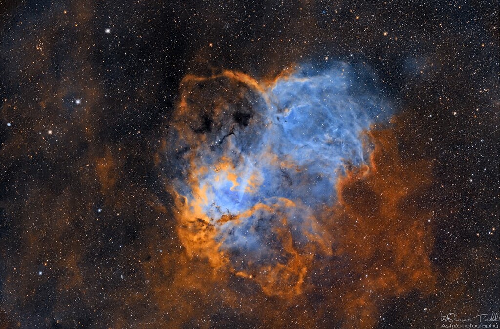 SH2-132 - The Lion Nebula in SHO and HOO - SGPro Images - Main 